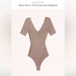 A&F Short-Sleeve V-Neck Sweater Bodysuit - Taupe, size Small